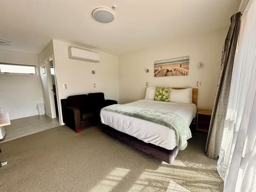 The Olive Motel, Room