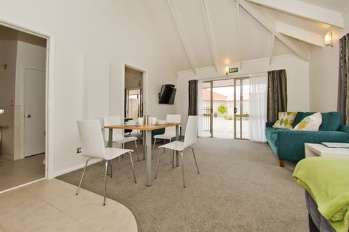 The Olive Motel, Room