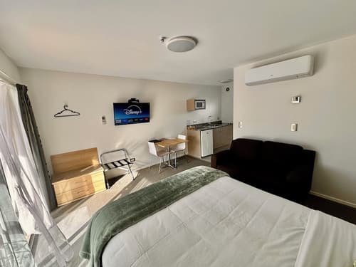 The Olive Motel, Room