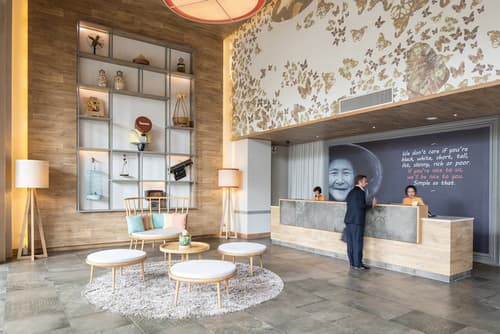 Fusion Suites Saigon, Interior entrance