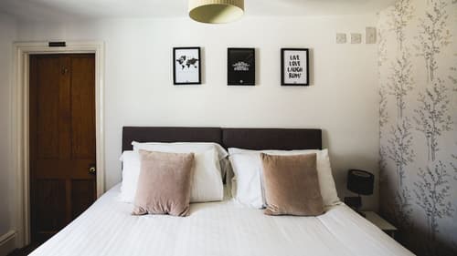 No.8 Accommodation, Room