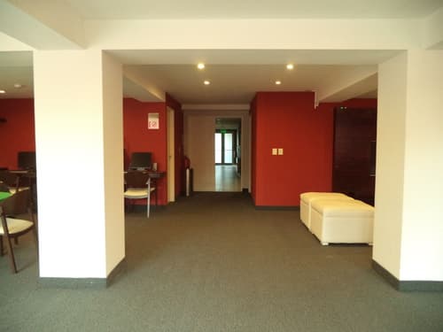 Hotel Mil 810, Interior entrance