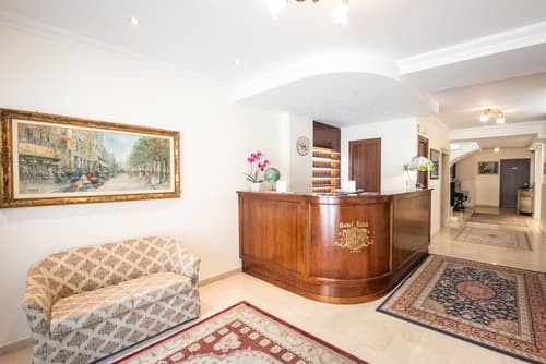 Hotel Rosa, Interior entrance