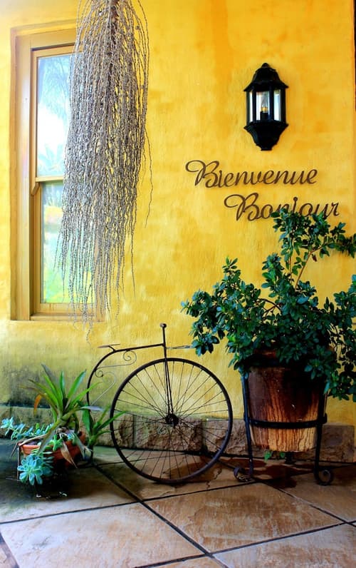 Bambuu Lakeside Lodge, Interior entrance