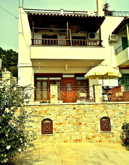 Nina Apartments, Front of property