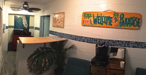 Siesta Key Palms Resort, Interior entrance