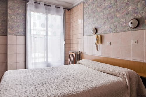 Hôtel de la Comète, Room