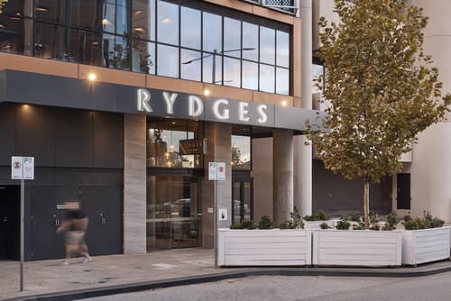 Rydges Perth Kings Square, Exterior