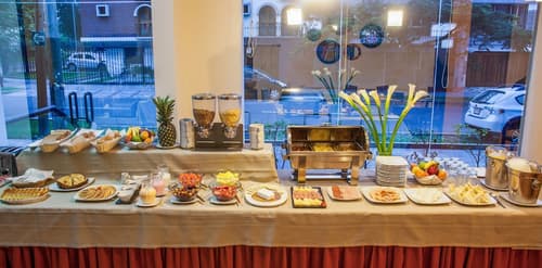 Del Prado Hotel, Restaurant