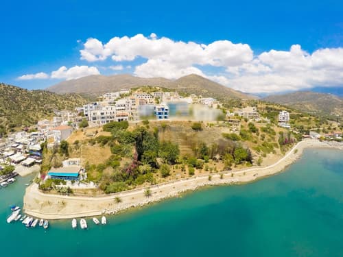 Minos Boutique Hotel, Property grounds