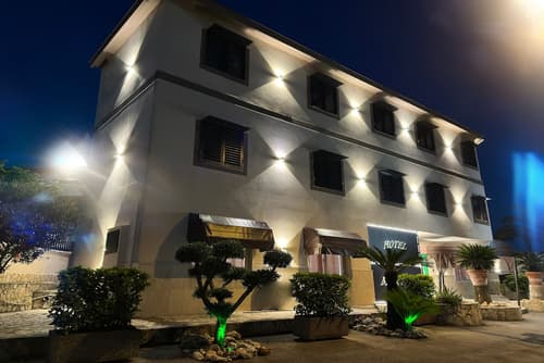 Hotel Martini, Primary image