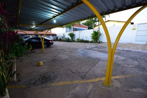 Manhattan Hotel, Interior entrance