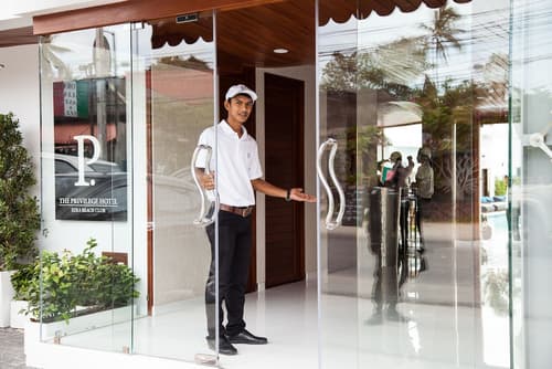 The Privilege Hotel Ezra Beach Club, Reception