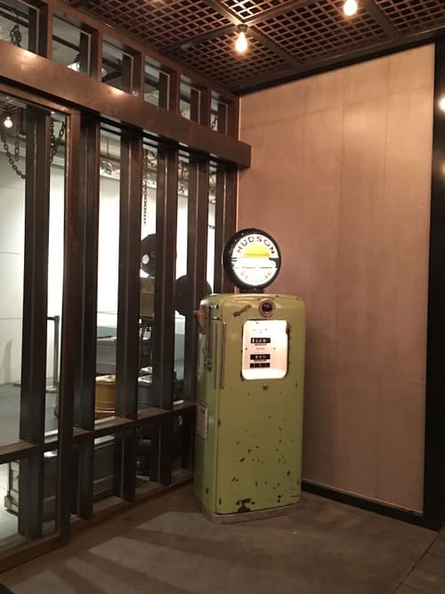 Hotel Papa Whale, Interior entrance