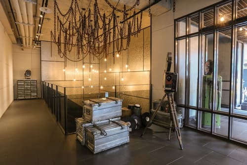 Hotel Papa Whale, Interior entrance