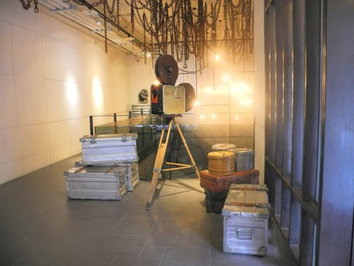 Hotel Papa Whale, Interior entrance