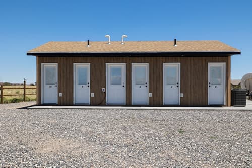 Broken Spur Inn & Steakhouse, Bathroom