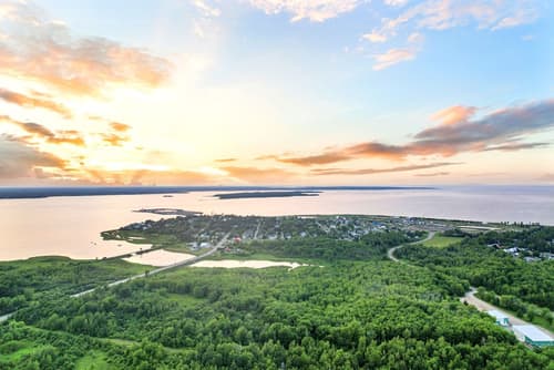 Auberge Shores Inn & Hotel, Exterior