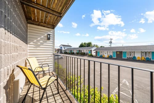 Auberge Shores Inn & Hotel, Terrace/patio