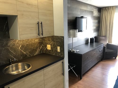 Auberge Shores Inn & Hotel, Room