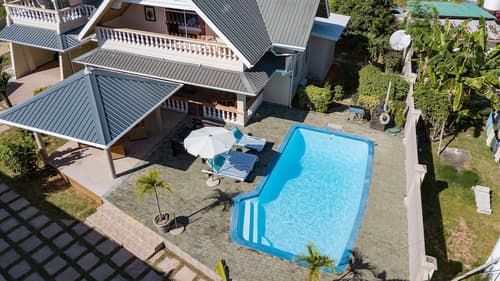 Villa Aya, Front of property