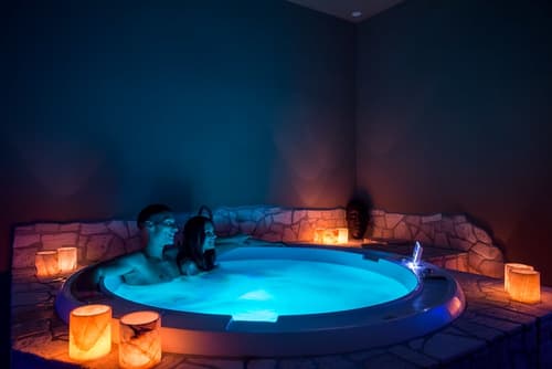 Hotel 87 Eighty seven, Indoor spa tub