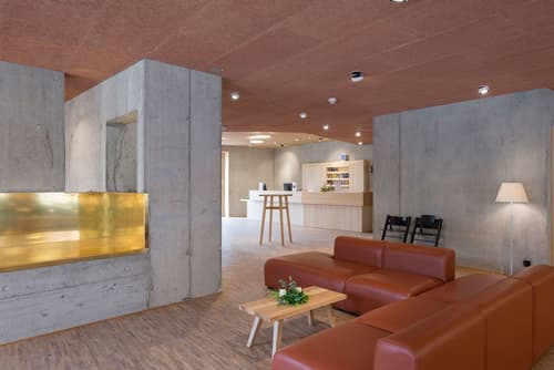 Youth Hostel Saanen-Gstaad, Lobby sitting area