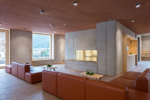 Youth Hostel Saanen-Gstaad, Lobby sitting area