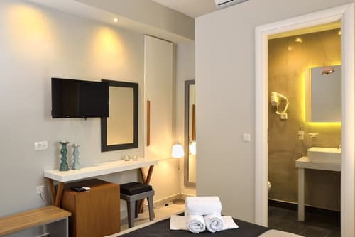 Elia Dorotheou, Room