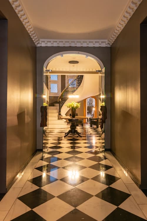 Hotel Magnolia, Reception