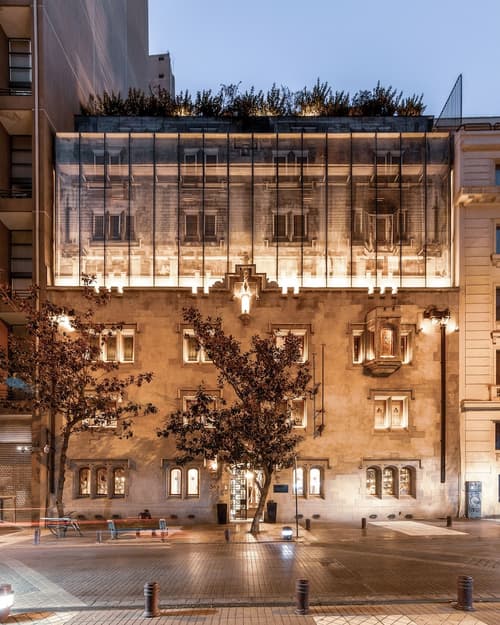 Hotel Magnolia, Primary image