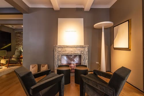 Hotel Magnolia, Lobby sitting area