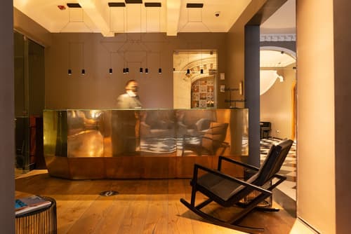 Hotel Magnolia, Reception