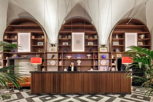 Hotel Monte Cenci, Reception