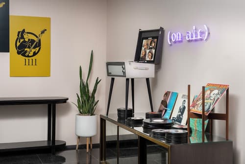 The Troubadour Hotel New Orleans, Lobby