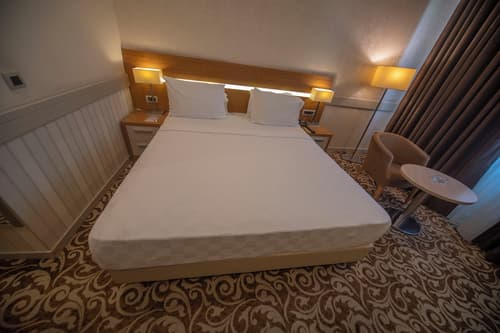 Grand Itimat Hotel, Room