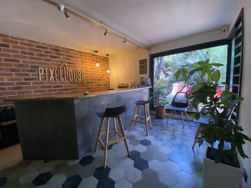 Ayenda 1224 Pixel House, Check-in/check-out kiosk