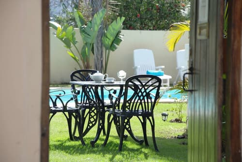 Mandalay Guest House, Interior entrance