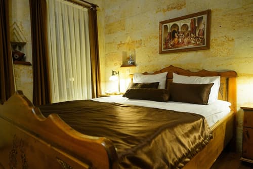 Harman Cave Hotel, Room