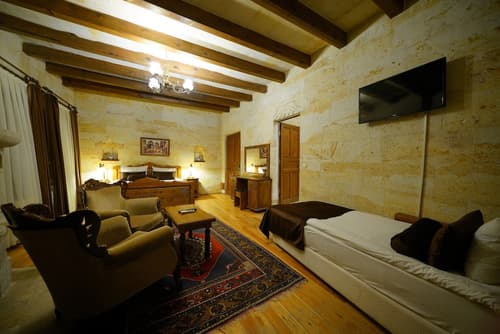 Harman Cave Hotel, Room