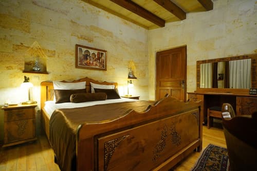 Harman Cave Hotel, Room