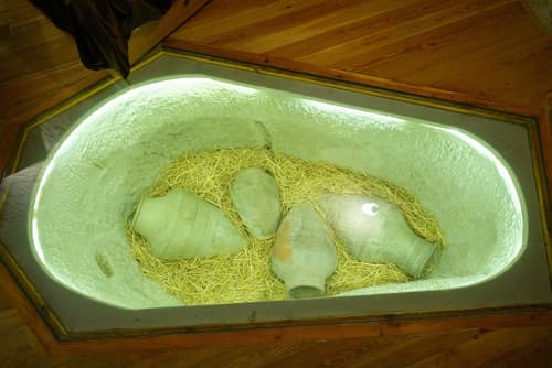 Harman Cave Hotel, Room