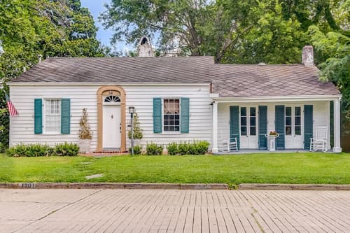 Steele Cottage, Primary image