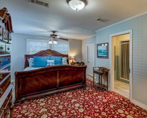 Steele Cottage, Room