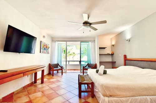 Solymar Condo by Casago, Room