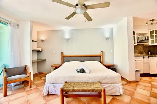 Solymar Condo by Casago, Room