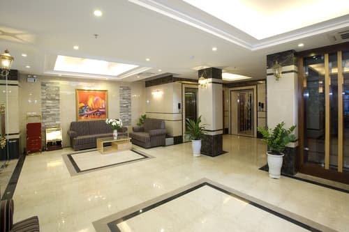 Gallant Hotel, Interior entrance