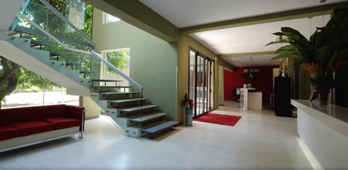 Magno Suites, Interior entrance