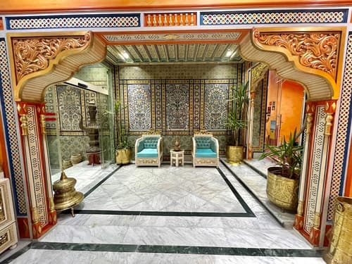 Royal Victoria - Ex British Embassy, Reception