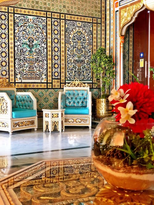 Royal Victoria - Ex British Embassy, Reception